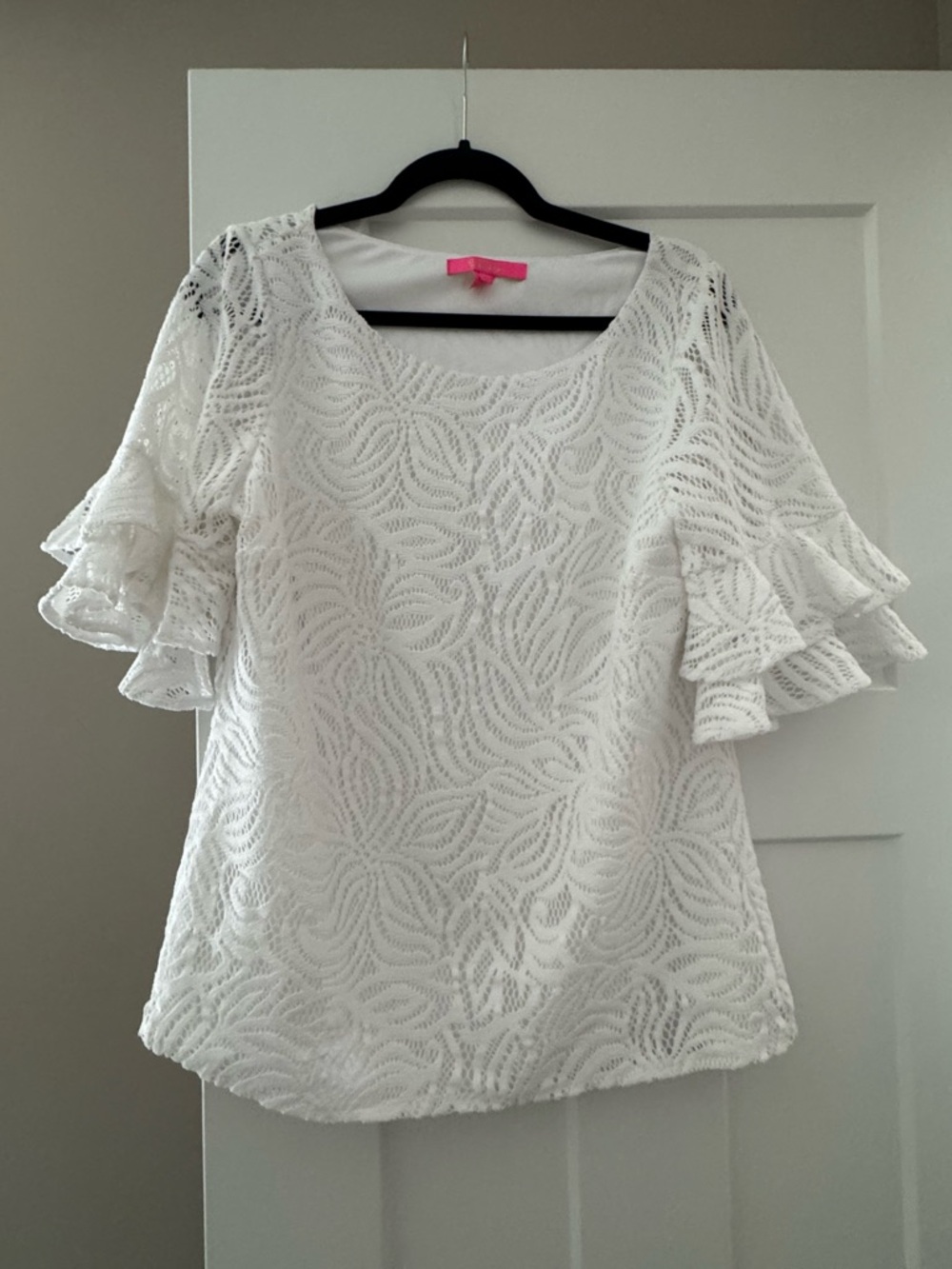LILLY PULITZER LACE FLUTTER SLEEVE TOP L